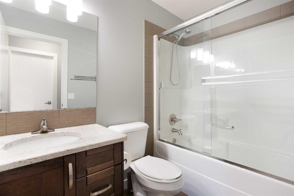 136 Rainbow Falls Glen, Chestermere, AB