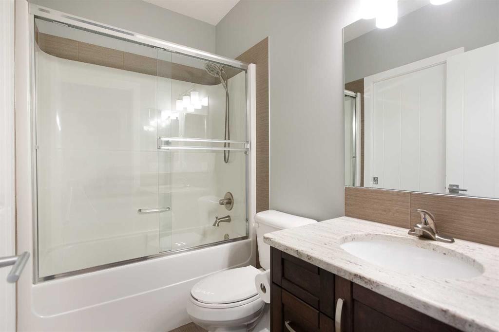 136 Rainbow Falls Glen, Chestermere, AB