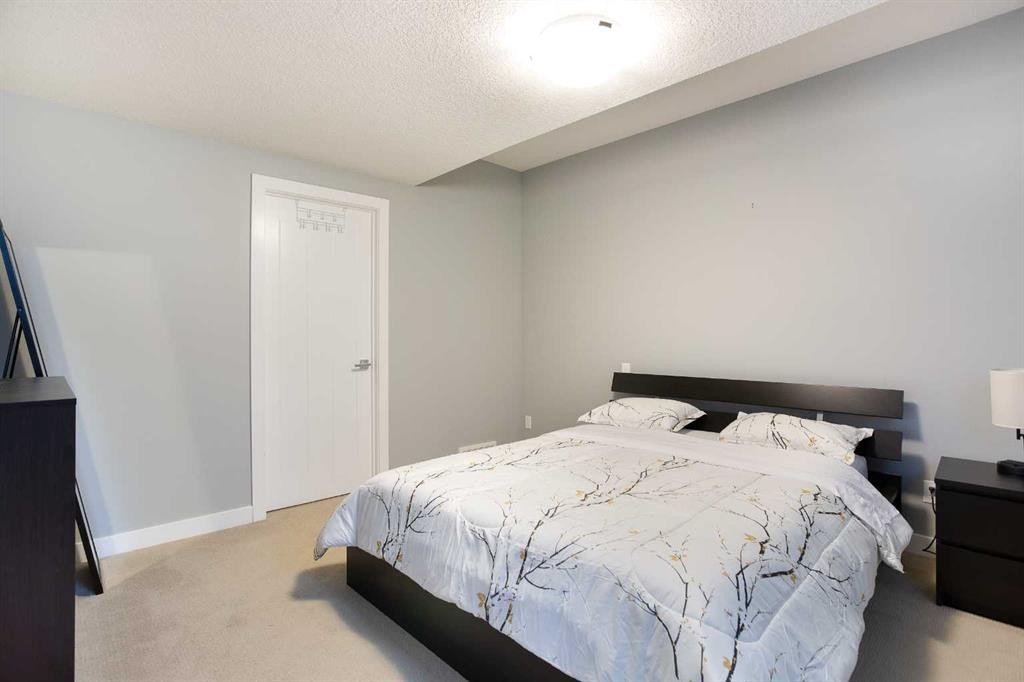 136 Rainbow Falls Glen, Chestermere, AB