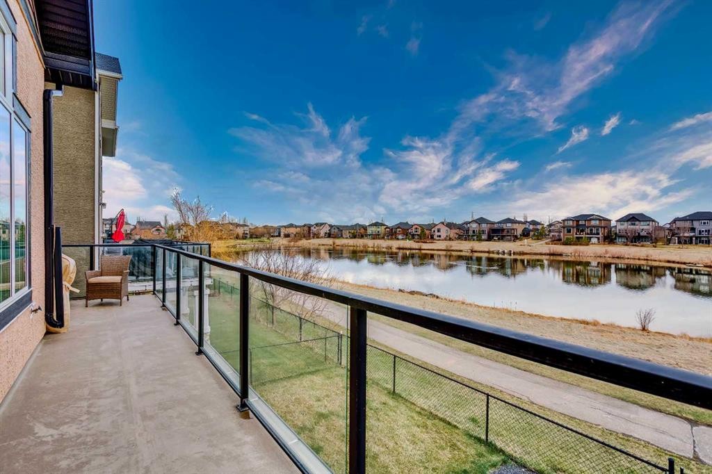 136 Rainbow Falls Glen, Chestermere, AB