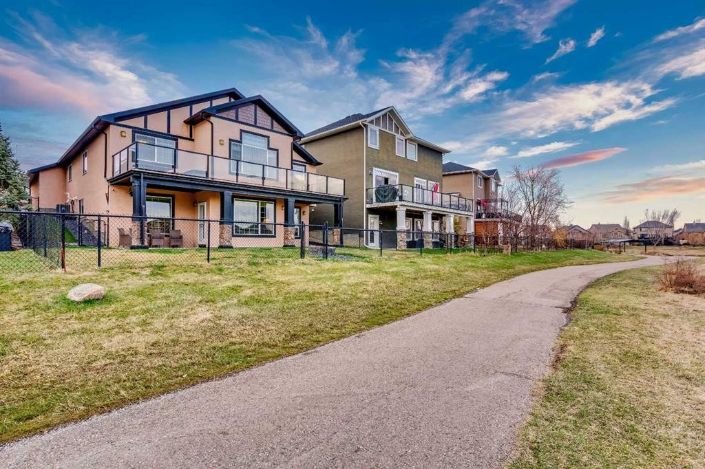 136 Rainbow Falls Glen, Chestermere, AB