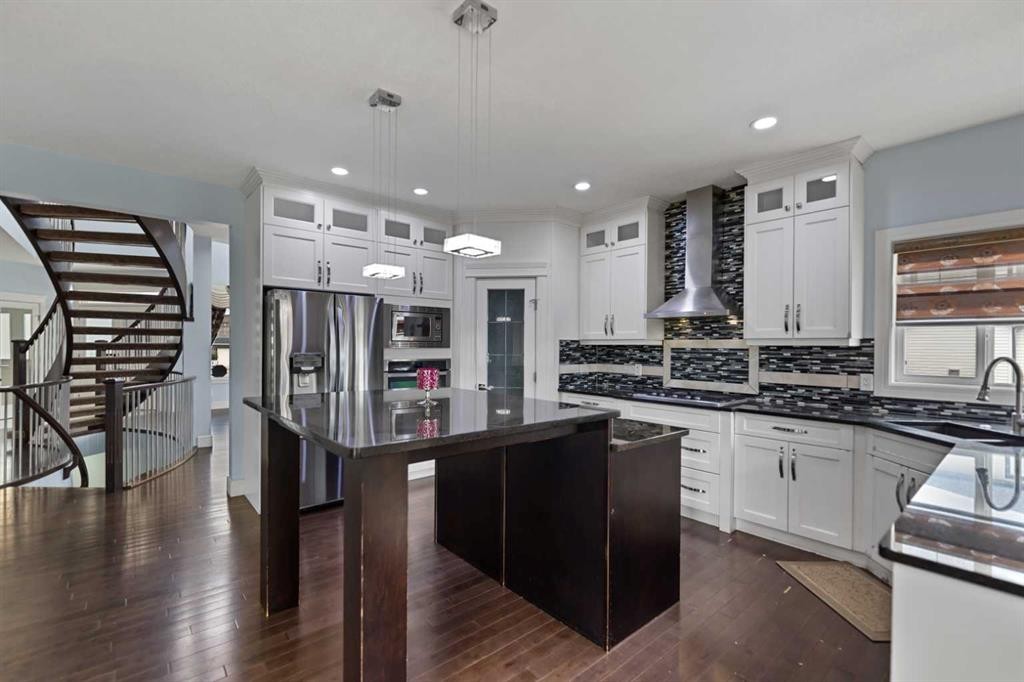 21 Saddlelake Lane Ne, Calgary, AB - Indoor Photo Showing Kitchen With Upgraded Kitchen