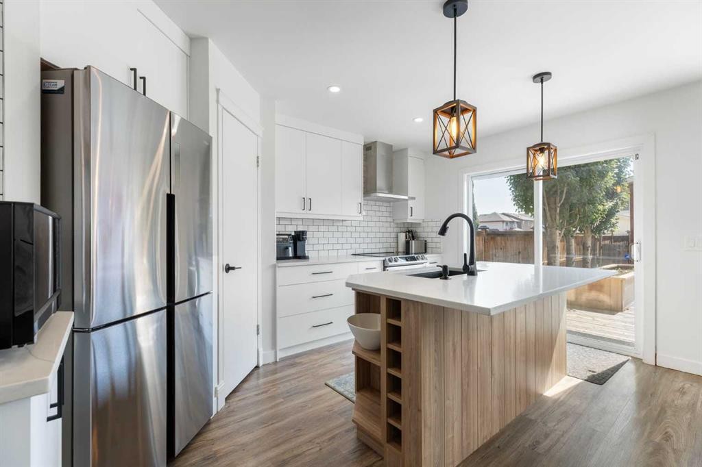 17 Auburn Bay View Se, Calgary, AB - Indoor Photo Showing Kitchen With Upgraded Kitchen