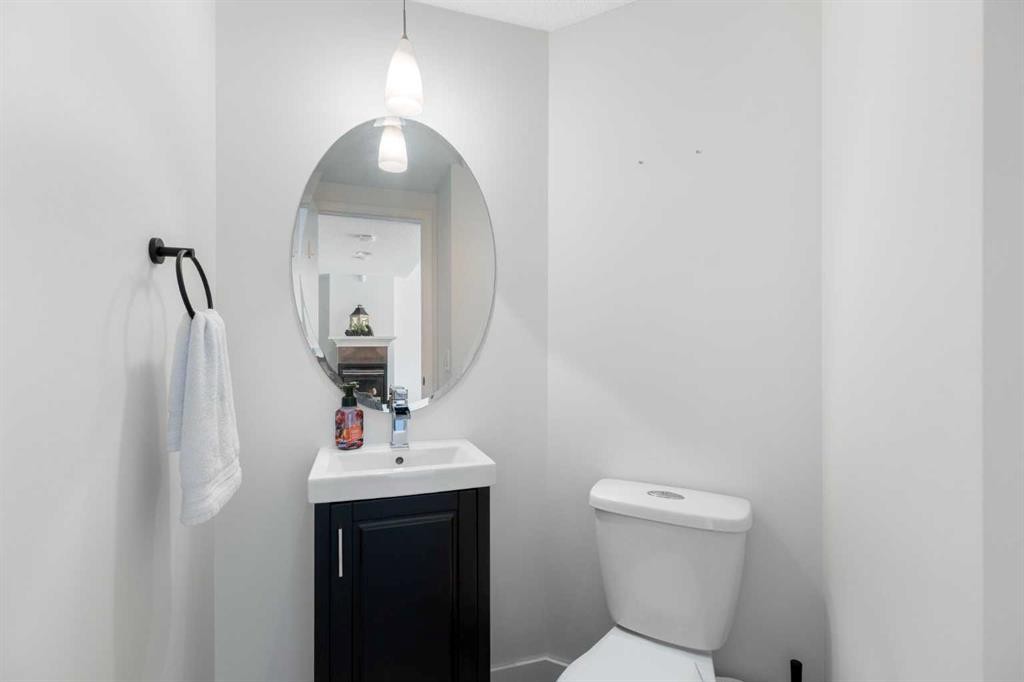 17 Auburn Bay View Se, Calgary, AB - Indoor Photo Showing Bathroom