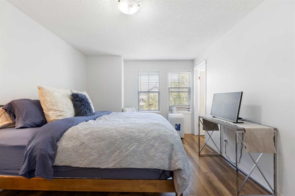 17 Auburn Bay View Se, Calgary, AB - Indoor Photo Showing Bedroom