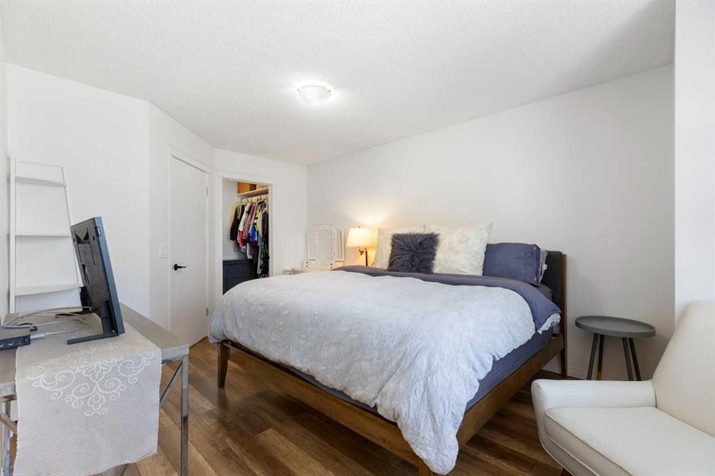 17 Auburn Bay View Se, Calgary, AB - Indoor Photo Showing Bedroom
