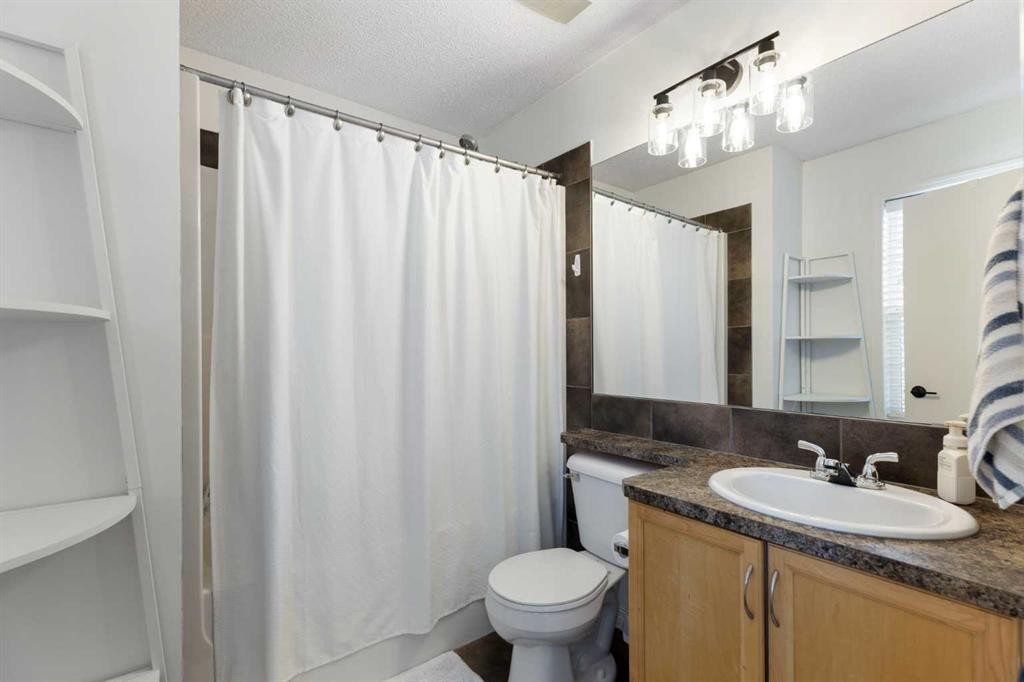 17 Auburn Bay View Se, Calgary, AB - Indoor Photo Showing Bathroom