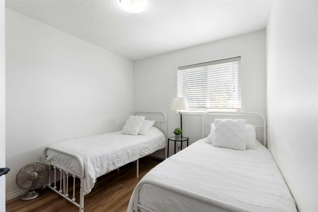 17 Auburn Bay View Se, Calgary, AB - Indoor Photo Showing Bedroom