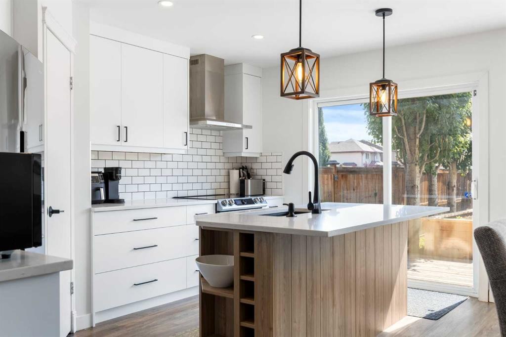 17 Auburn Bay View Se, Calgary, AB - Indoor Photo Showing Kitchen With Upgraded Kitchen