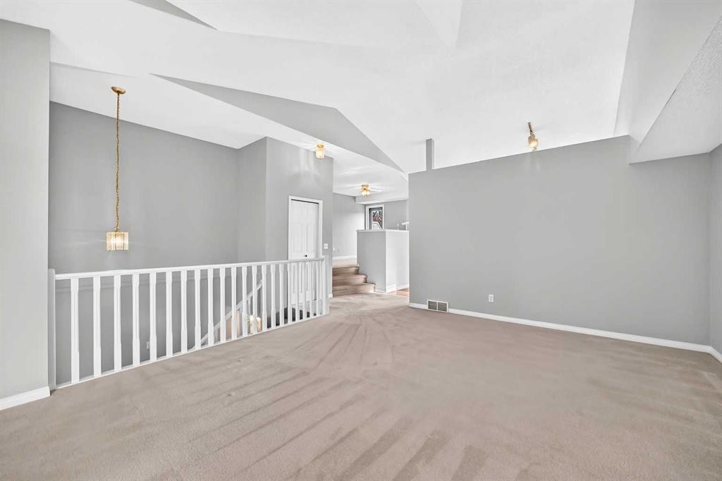 23 Sunlake Gardens Se, Calgary, AB - Indoor Photo Showing Other Room