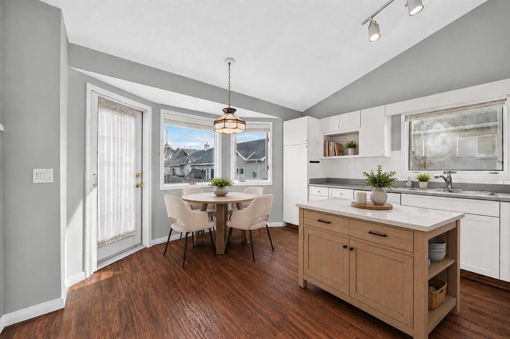 23 Sunlake Gardens Se, Calgary, AB - Indoor