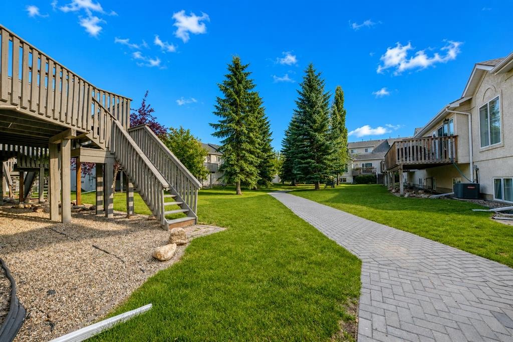 23 Sunlake Gardens Se, Calgary, AB - Outdoor