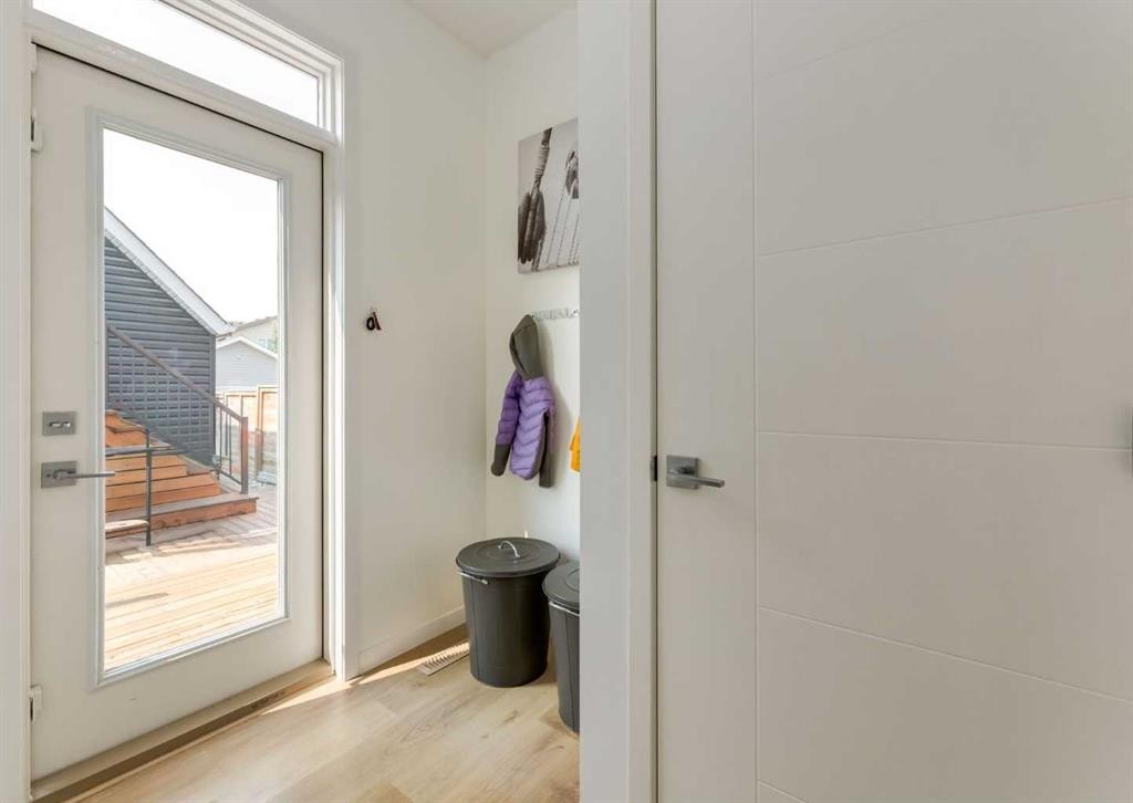 71 Seton Gardens Se, Calgary, AB - Indoor Photo Showing Other Room
