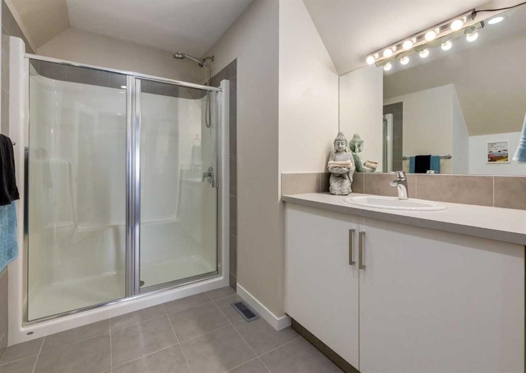 71 Seton Gardens Se, Calgary, AB - Indoor Photo Showing Bathroom