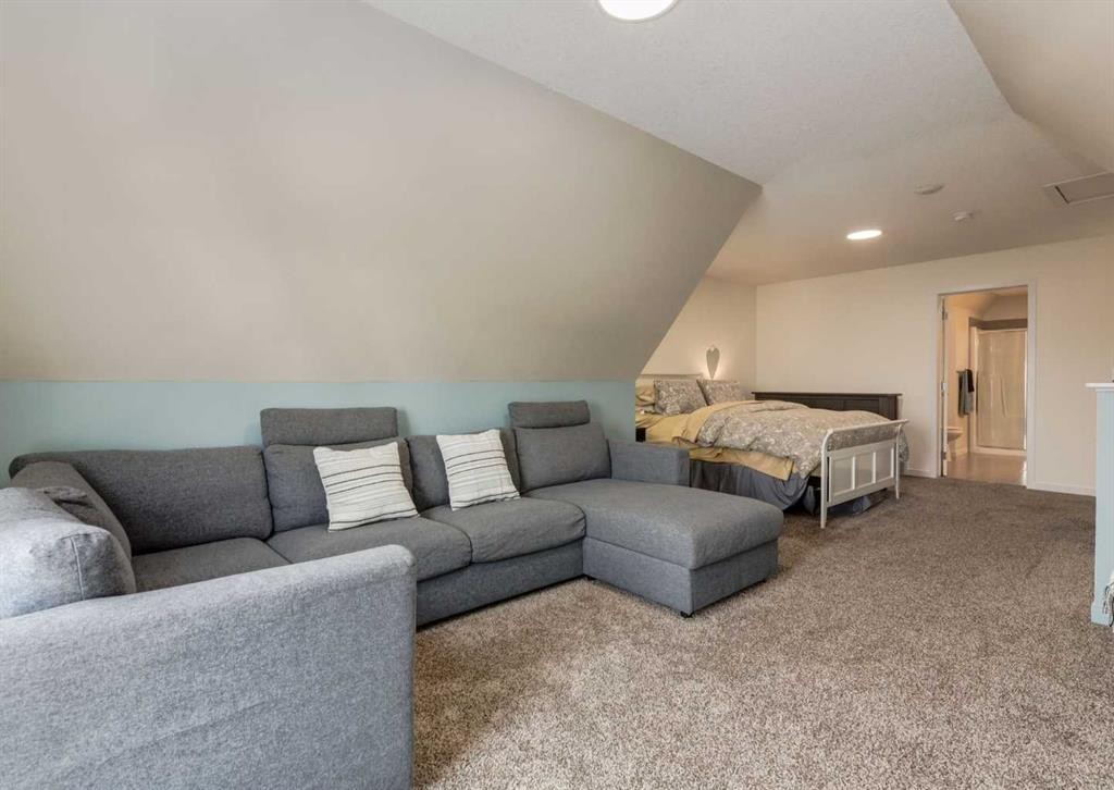 71 Seton Gardens Se, Calgary, AB - Indoor Photo Showing Living Room