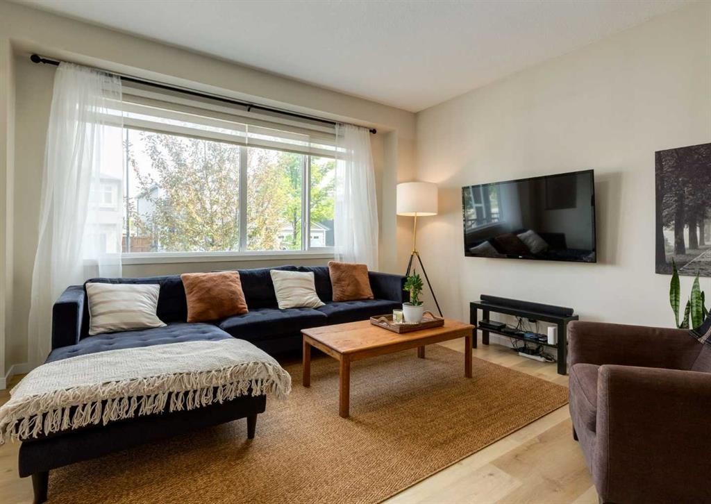 71 Seton Gardens Se, Calgary, AB - Indoor Photo Showing Living Room