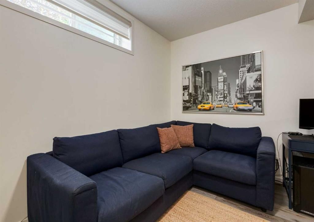 71 Seton Gardens Se, Calgary, AB - Indoor Photo Showing Living Room
