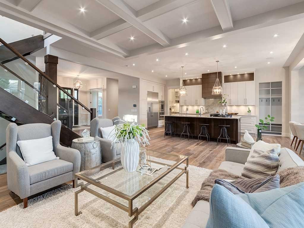 3308 Rutland Road Sw, Calgary, AB - Indoor Photo Showing Living Room
