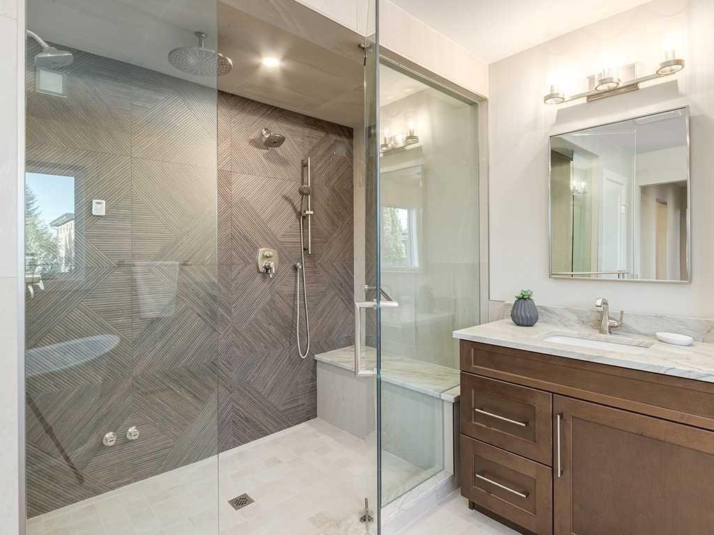 3308 Rutland Road Sw, Calgary, AB - Indoor Photo Showing Bathroom