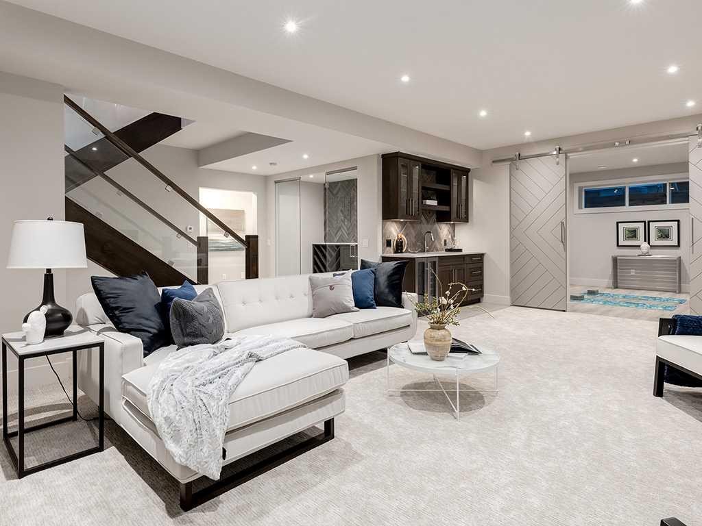 3308 Rutland Road Sw, Calgary, AB - Indoor Photo Showing Living Room