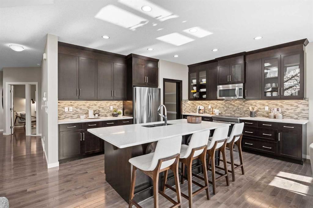 29 Aspen Summit Point Sw, Calgary, AB - Indoor Photo Showing Kitchen With Upgraded Kitchen