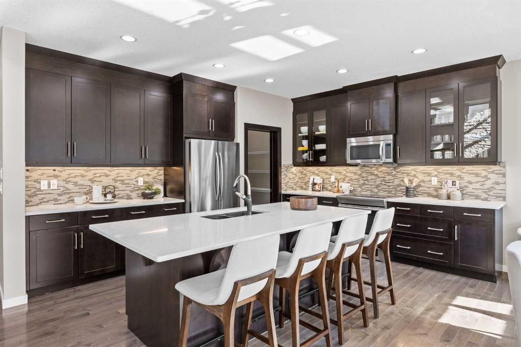 29 Aspen Summit Point Sw, Calgary, AB - Indoor Photo Showing Kitchen With Upgraded Kitchen