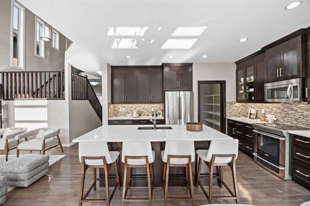 29 Aspen Summit Point Sw, Calgary, AB - Indoor Photo Showing Kitchen With Upgraded Kitchen