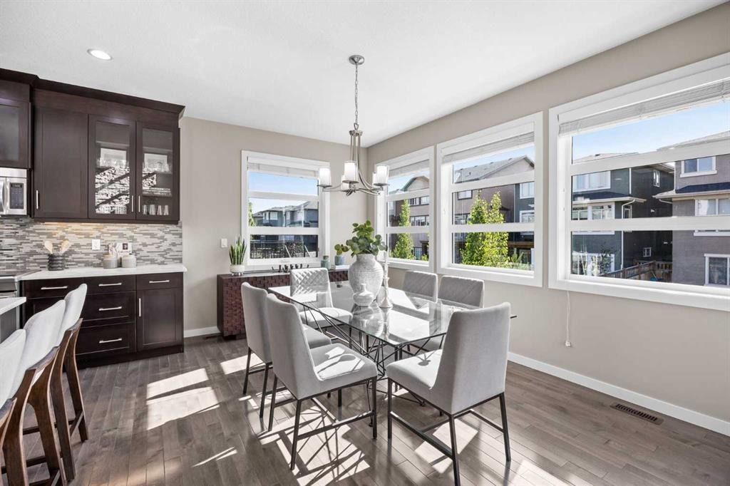 29 Aspen Summit Point Sw, Calgary, AB - Indoor Photo Showing Dining Room