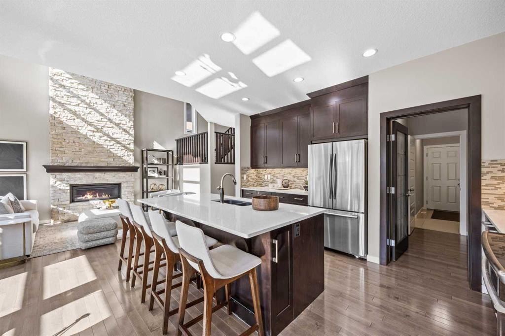 29 Aspen Summit Point Sw, Calgary, AB - Indoor Photo Showing Kitchen With Upgraded Kitchen