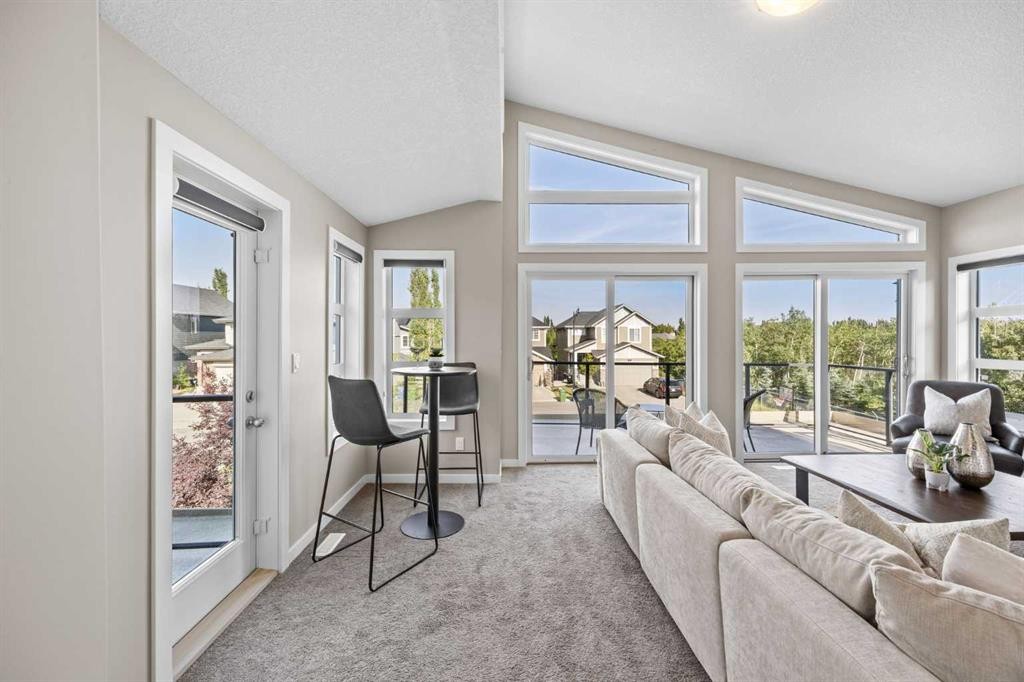29 Aspen Summit Point Sw, Calgary, AB - Indoor Photo Showing Living Room
