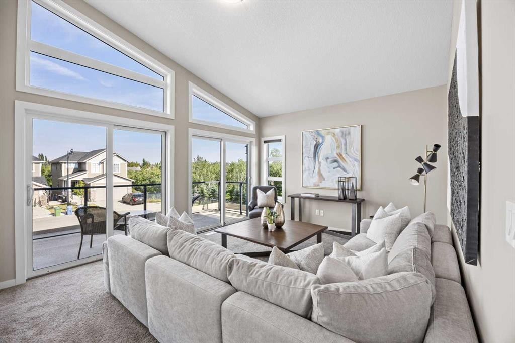 29 Aspen Summit Point Sw, Calgary, AB - Indoor Photo Showing Living Room