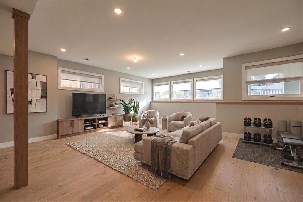 29 Aspen Summit Point Sw, Calgary, AB - Indoor Photo Showing Living Room