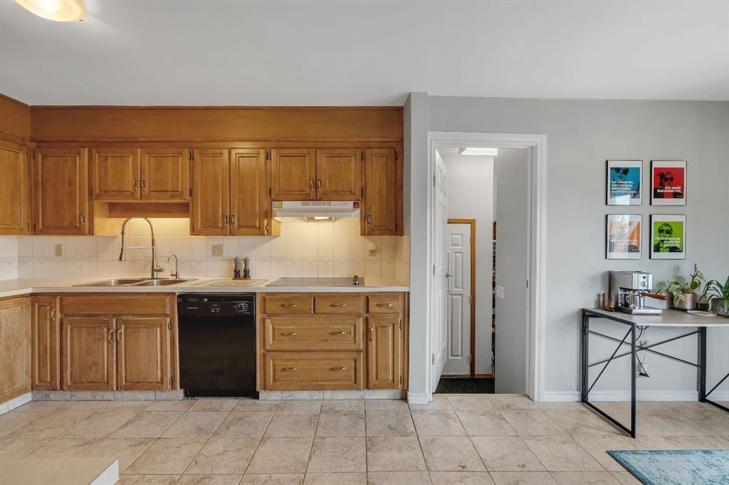 254 Hendon Drive Nw, Calgary, AB - Indoor Photo Showing Kitchen With Double Sink
