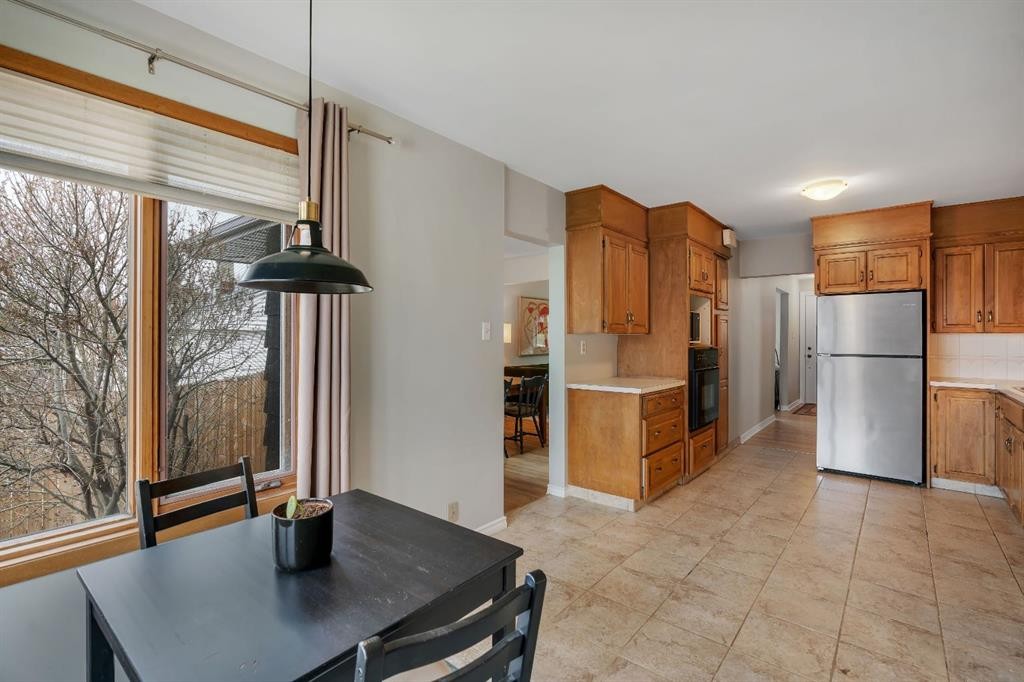 254 Hendon Drive Nw, Calgary, AB - Indoor Photo Showing Kitchen With Stainless Steel Kitchen