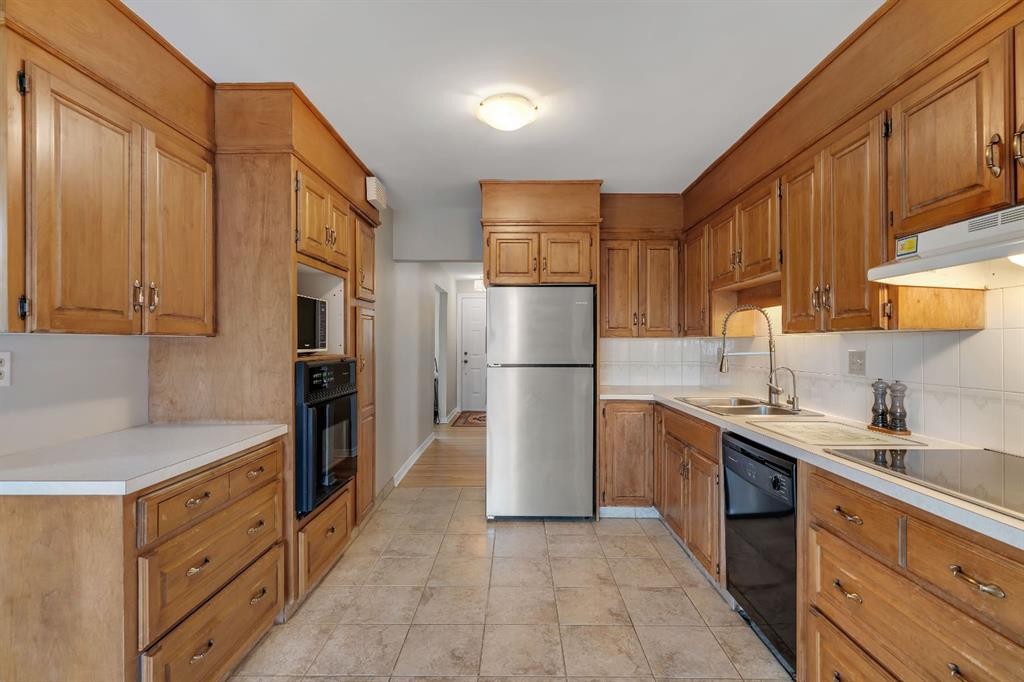 254 Hendon Drive Nw, Calgary, AB - Indoor Photo Showing Kitchen With Stainless Steel Kitchen With Double Sink