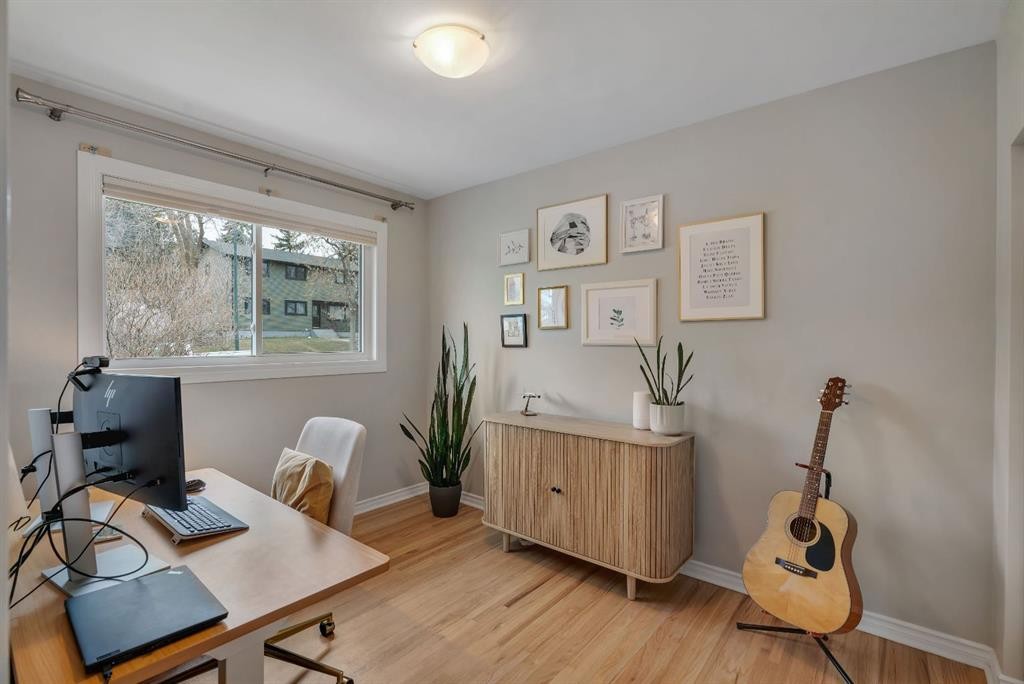 254 Hendon Drive Nw, Calgary, AB - Indoor Photo Showing Office