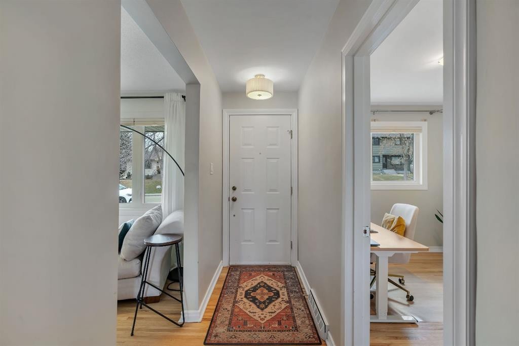 254 Hendon Drive Nw, Calgary, AB - Indoor Photo Showing Other Room