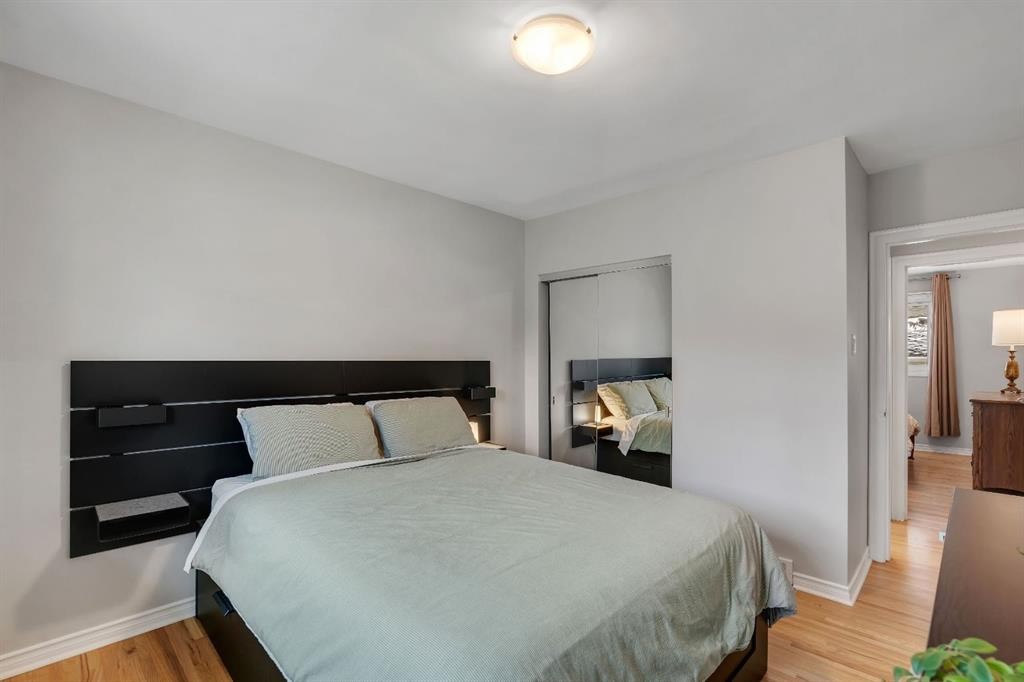 254 Hendon Drive Nw, Calgary, AB - Indoor Photo Showing Bedroom