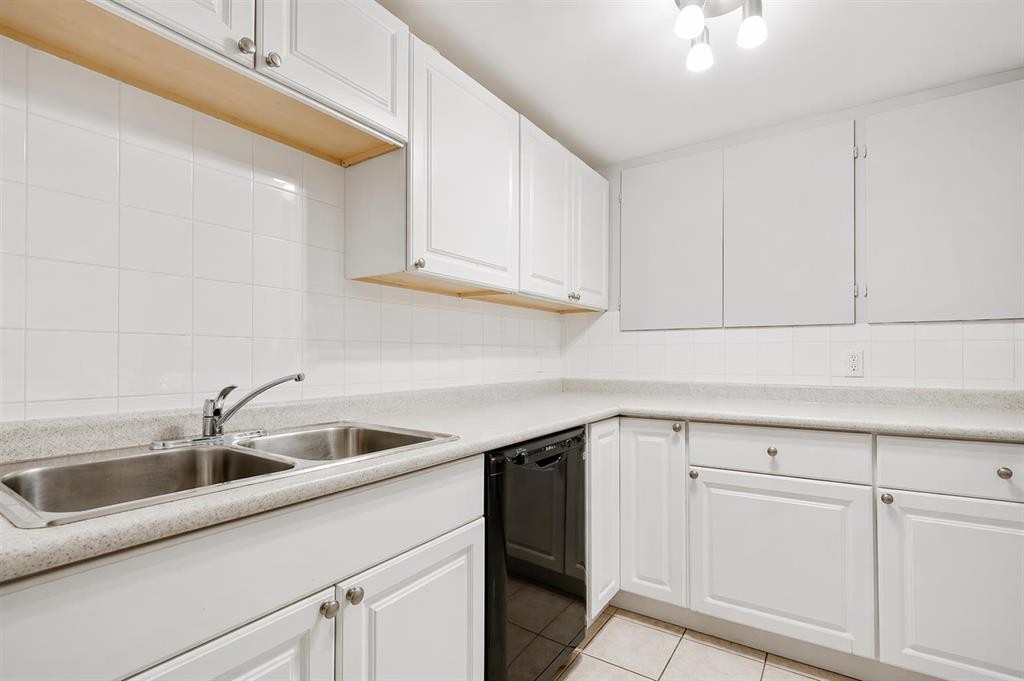 254 Hendon Drive Nw, Calgary, AB - Indoor Photo Showing Kitchen With Double Sink