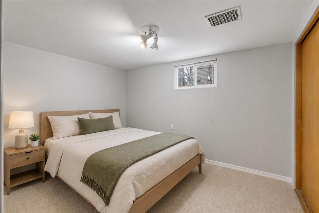 254 Hendon Drive Nw, Calgary, AB - Indoor Photo Showing Bedroom
