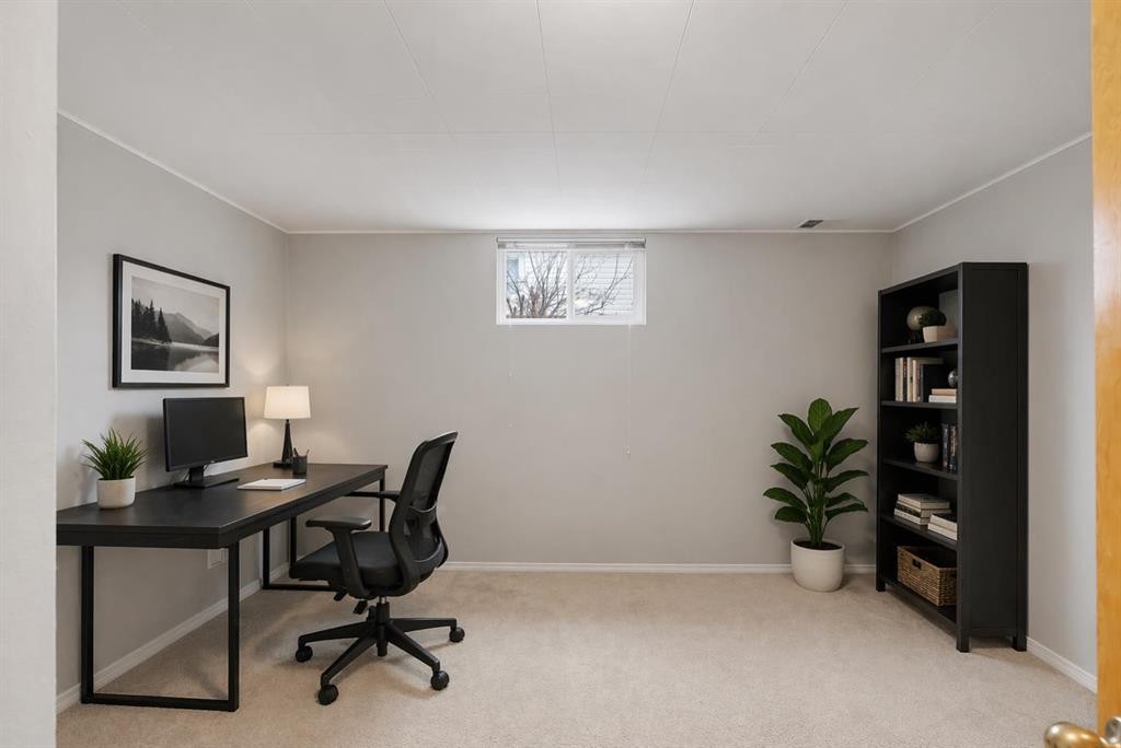 254 Hendon Drive Nw, Calgary, AB - Indoor Photo Showing Office