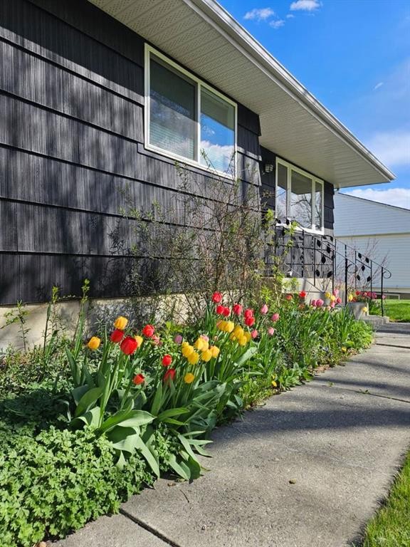 254 Hendon Drive Nw, Calgary, AB - Outdoor