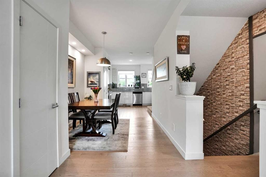 984 Walden Drive Se, Calgary, AB - Indoor Photo Showing Other Room