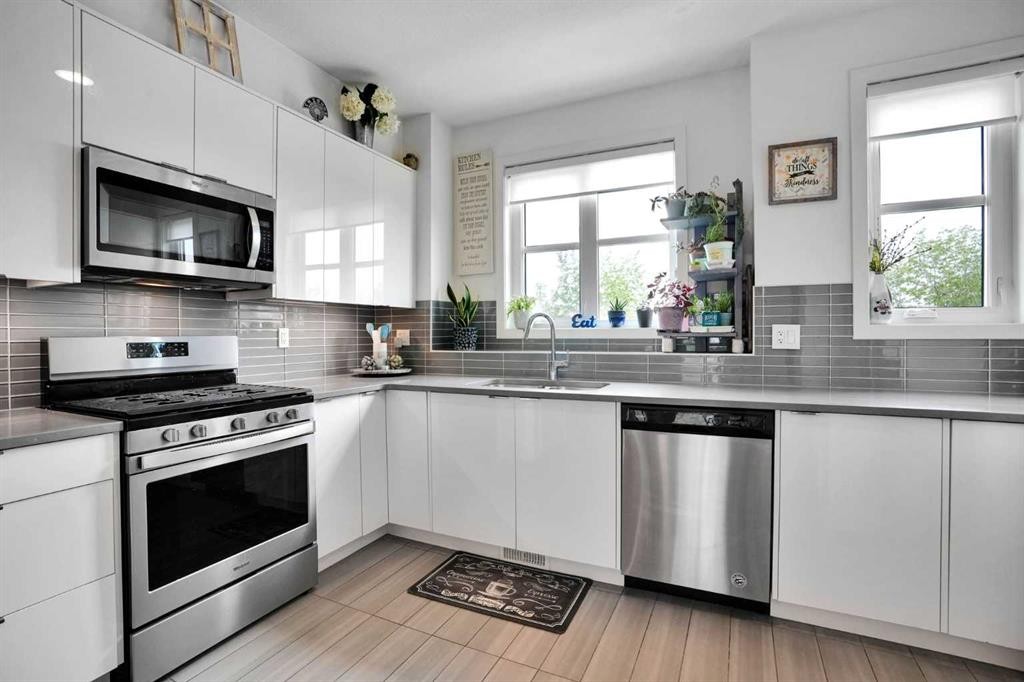 984 Walden Drive Se, Calgary, AB - Indoor Photo Showing Kitchen With Stainless Steel Kitchen With Upgraded Kitchen