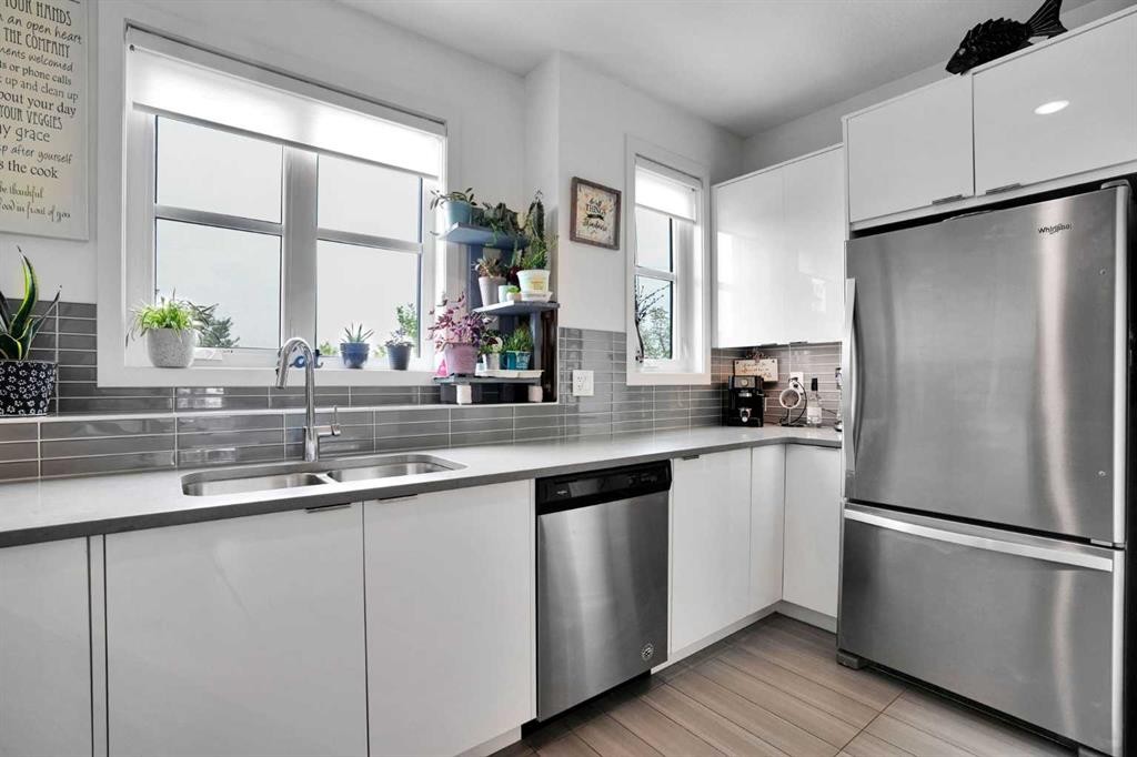 984 Walden Drive Se, Calgary, AB - Indoor Photo Showing Kitchen With Stainless Steel Kitchen With Double Sink