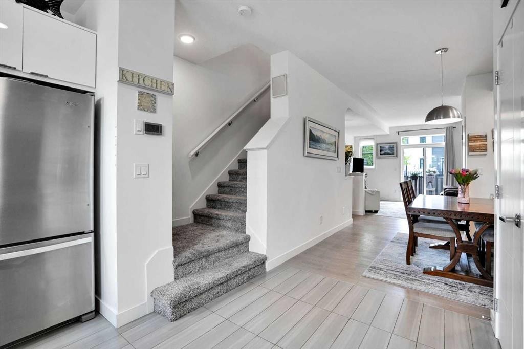 984 Walden Drive Se, Calgary, AB - Indoor