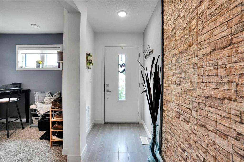 984 Walden Drive Se, Calgary, AB - Indoor Photo Showing Other Room