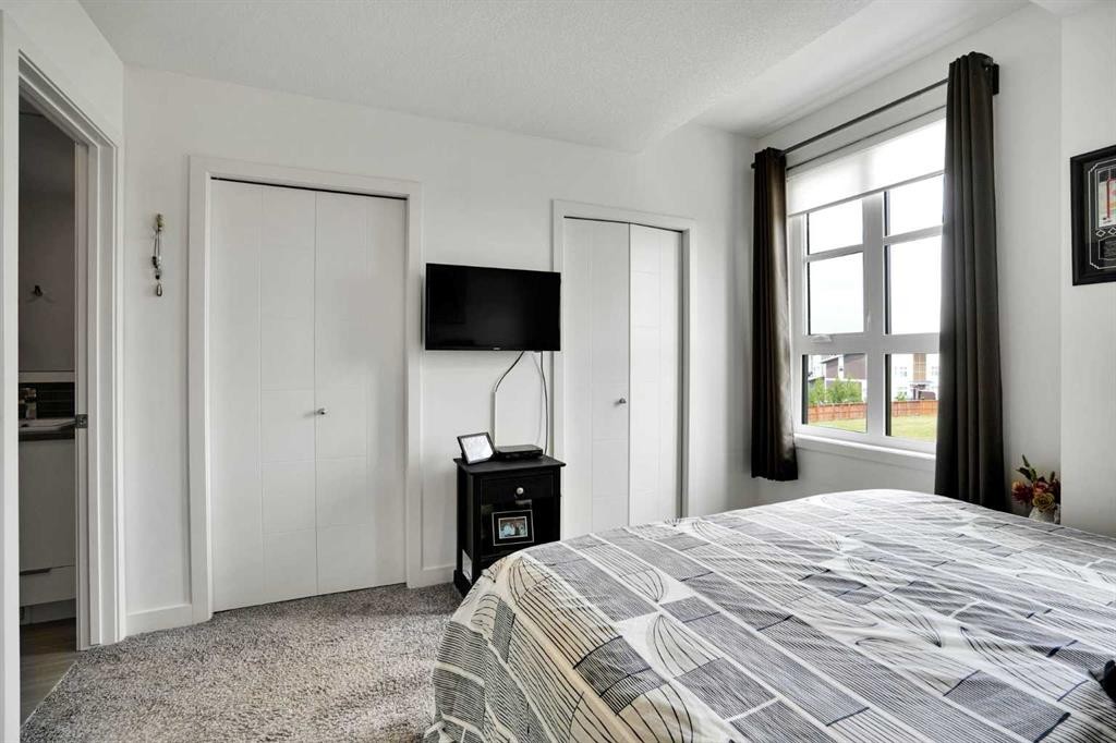 984 Walden Drive Se, Calgary, AB - Indoor Photo Showing Bedroom