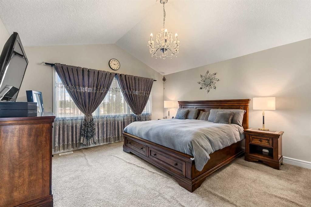 183 Aspen Acres Manor Sw, Calgary, AB - Indoor Photo Showing Bedroom