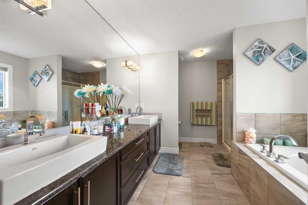 183 Aspen Acres Manor Sw, Calgary, AB - Indoor Photo Showing Bathroom